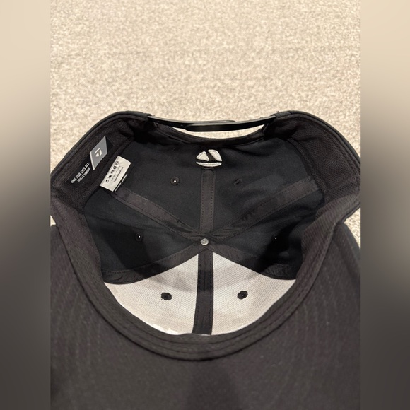 TaylorMade SnapBack Hat - Picture 3 of 3